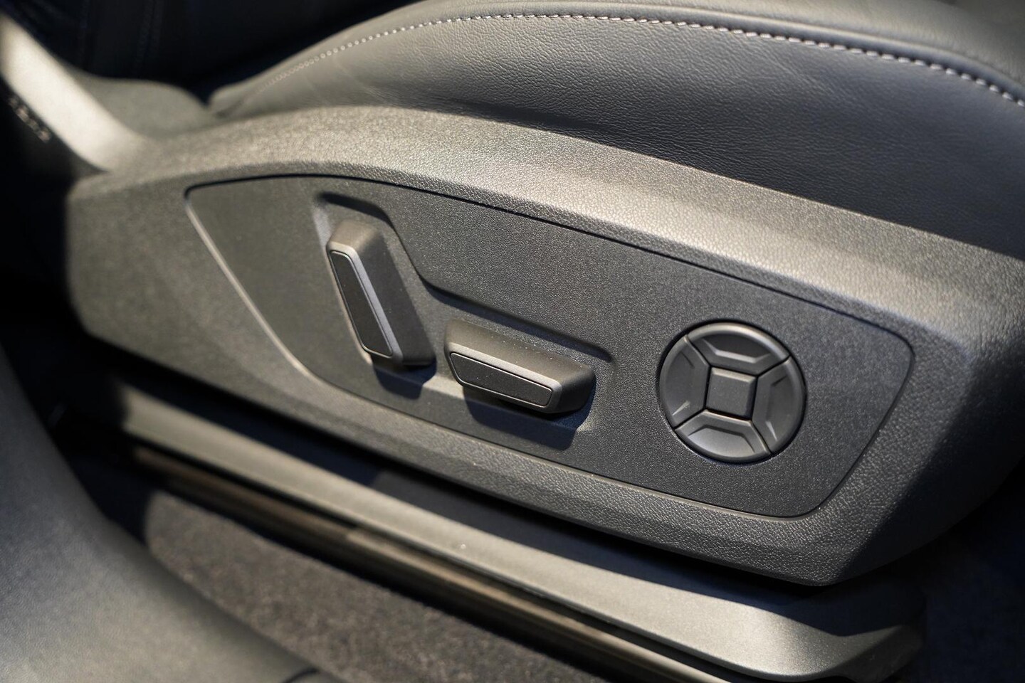 Image about Audi Q6 SUV e-tron e-tron