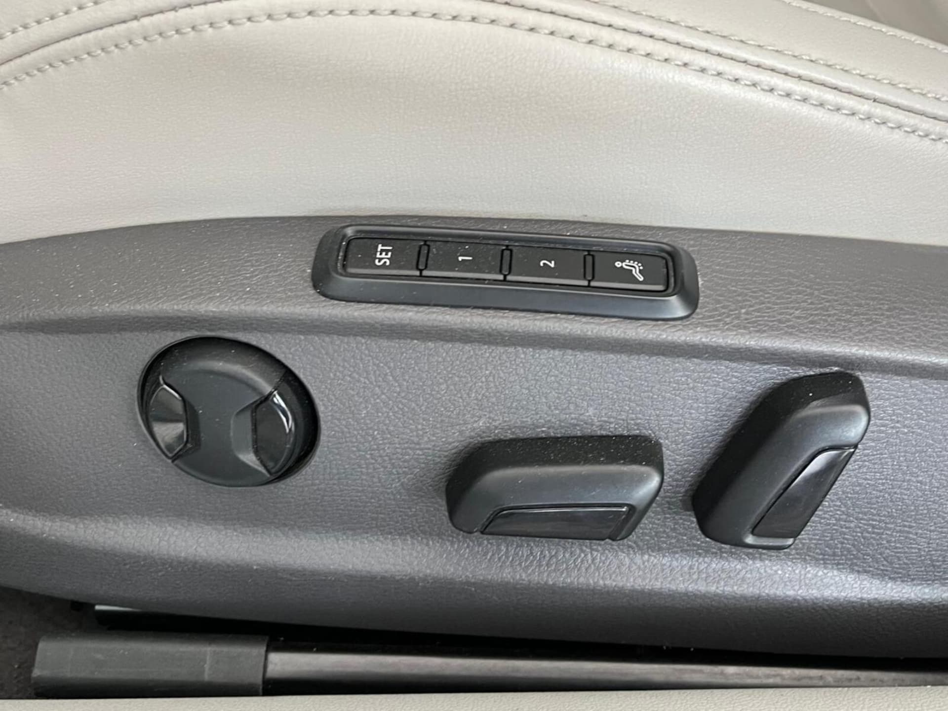Volkswagen Passat Elegance