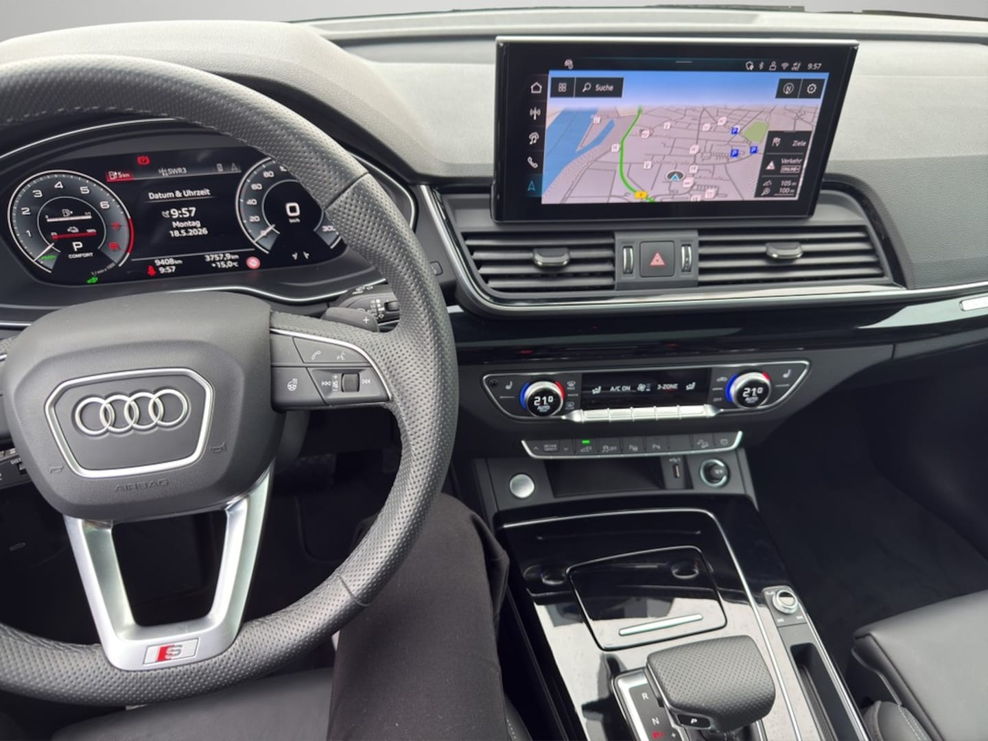 Bild über Audi Q5 Sportback TFSI e S line business 55 TFSI e quattro S tronic - für weitere Informationen kontaktieren Sie den Audi Partner