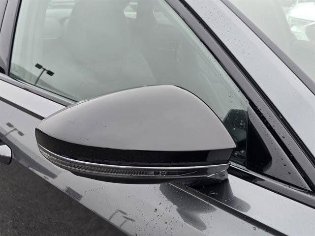 2025 Audi S8 Base - Photo 31