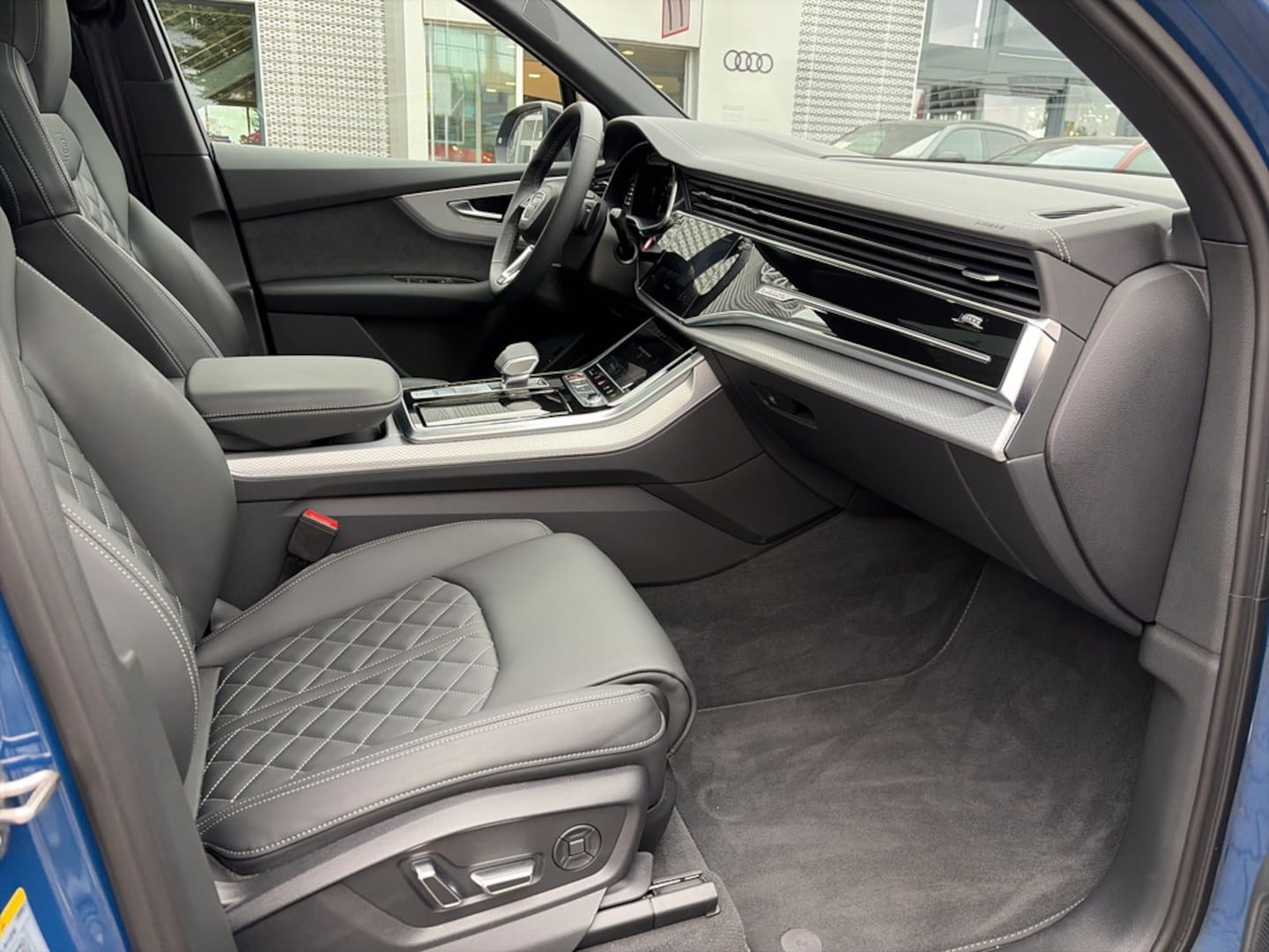 Bild über Audi SQ7 SUV TFSI quattro 373 kW tiptronic - für weitere Informationen kontaktieren Sie den Audi Partner