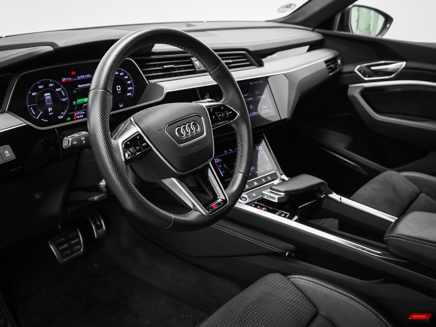 Image about Audi Q8 e-tron advanced 50 e-tron quattro