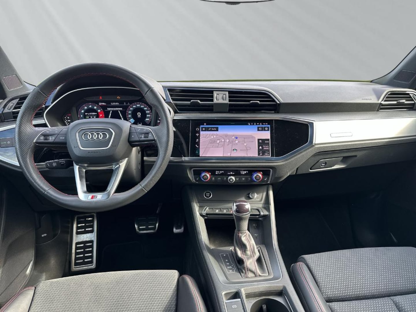 Bild über Audi Q3 S line 40 TFSI quattro S tronic - für weitere Informationen kontaktieren Sie den Audi Partner