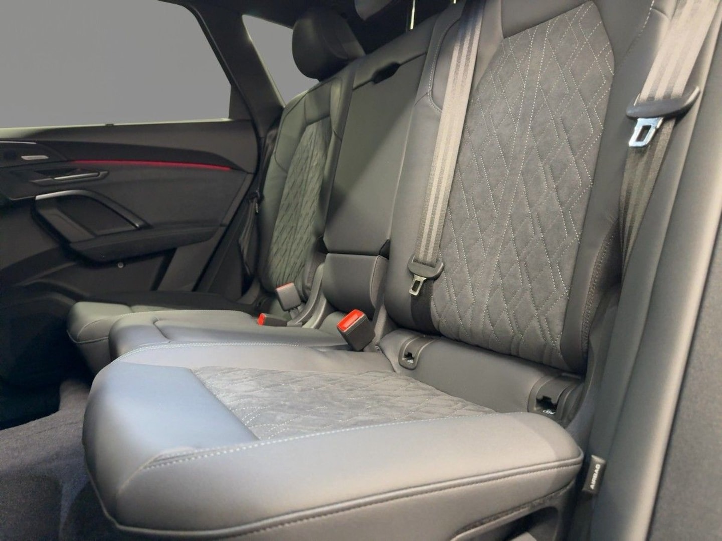 Bild über Audi Q5 SUV TDI quattro 220 kW S tronic - für weitere Informationen kontaktieren Sie den Audi Partner