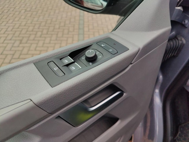 Volkswagen T6.1 Caravelle larger
