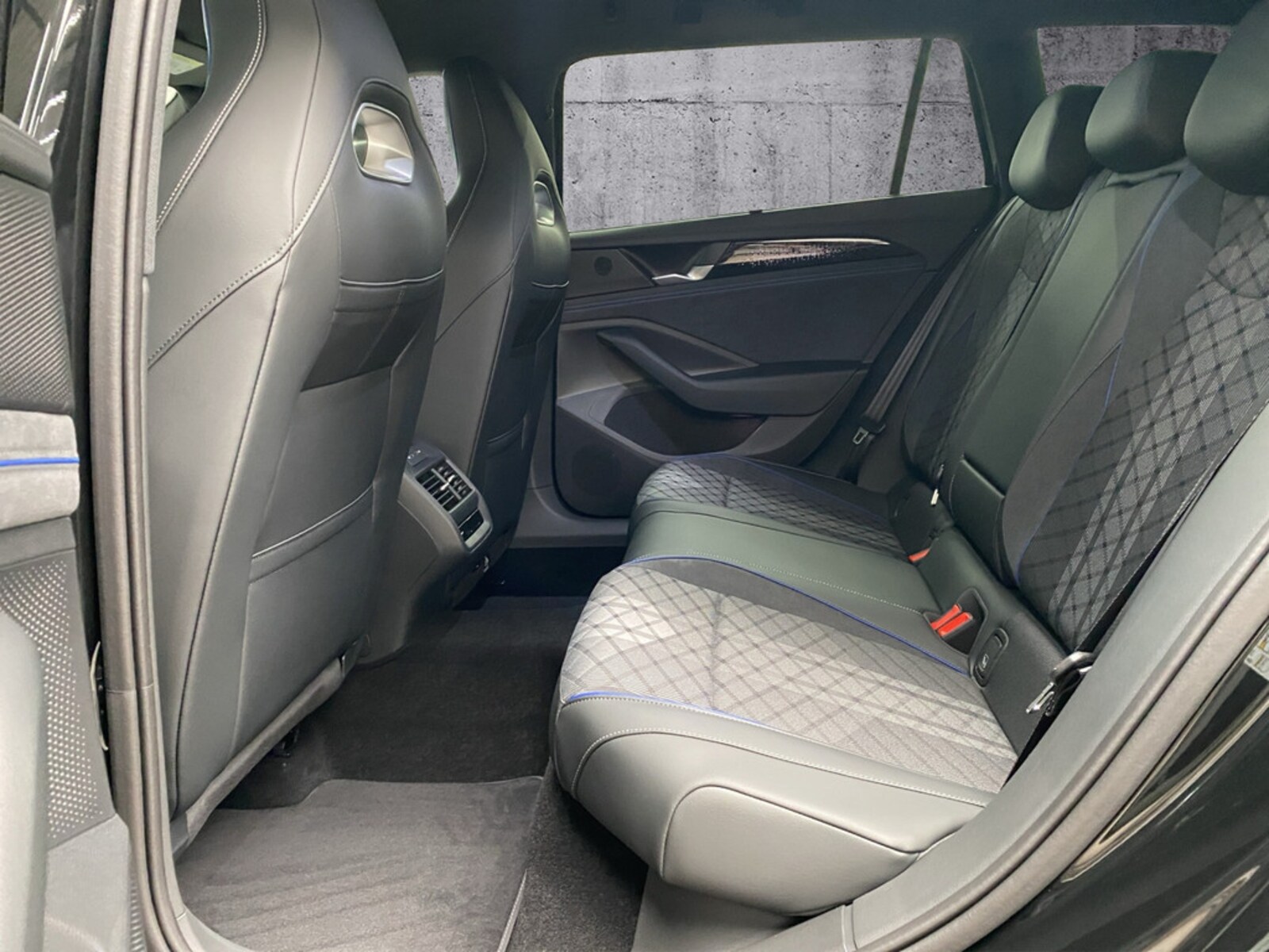 Volkswagen Passat – Bild 11