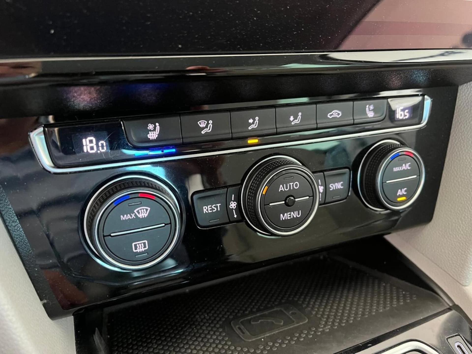 Volkswagen Passat Elegance