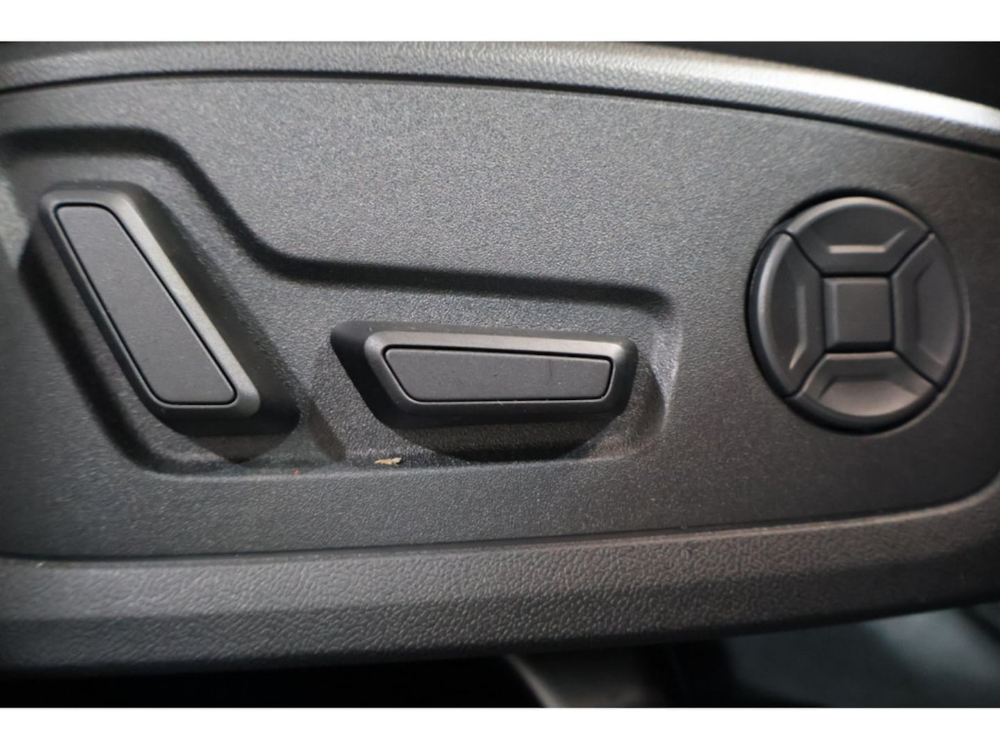 Bild über Audi S6 Avant TDI quattro tiptronic - für weitere Informationen kontaktieren Sie den Audi Partner