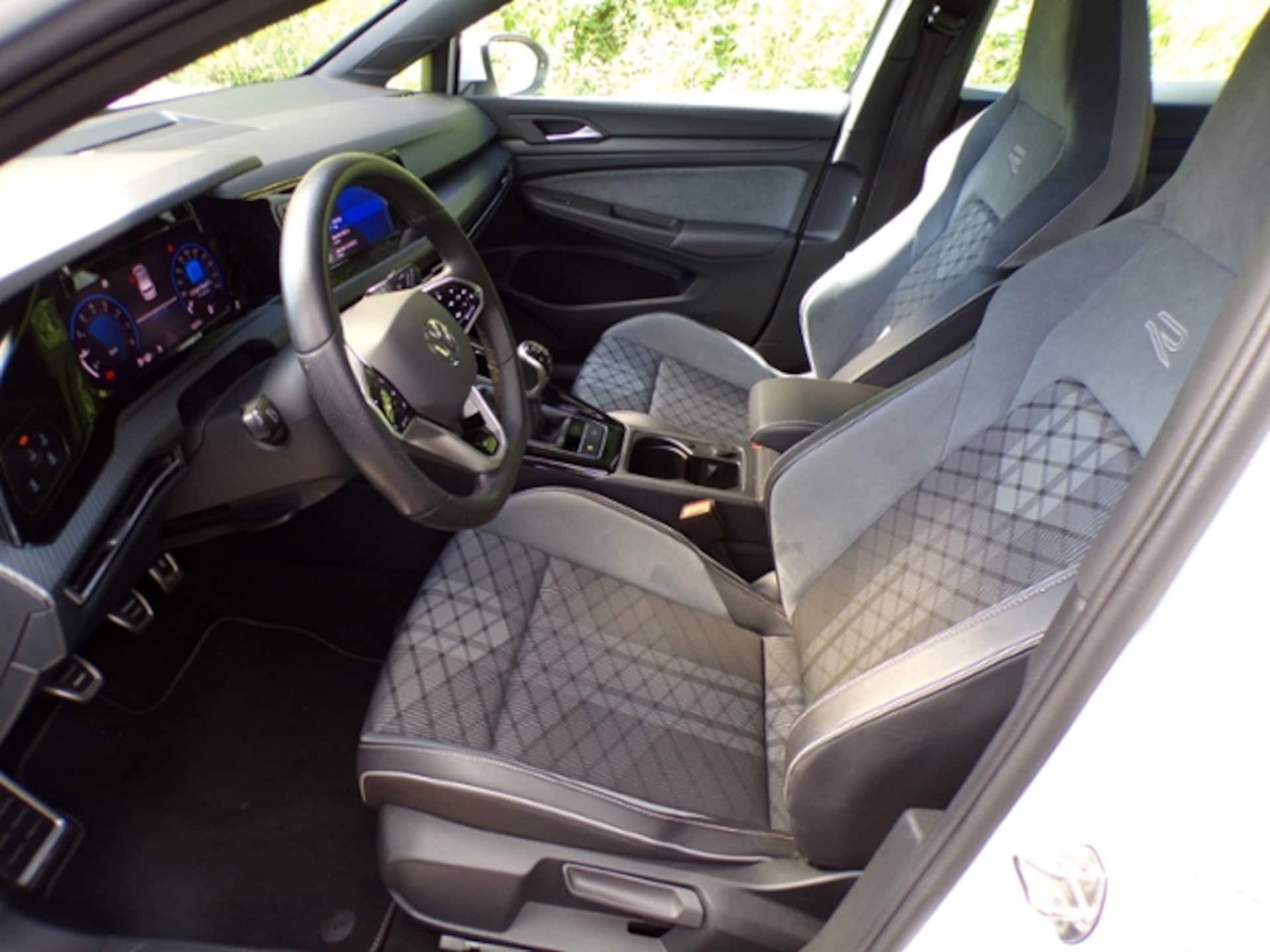 Volkswagen Golf R-Line