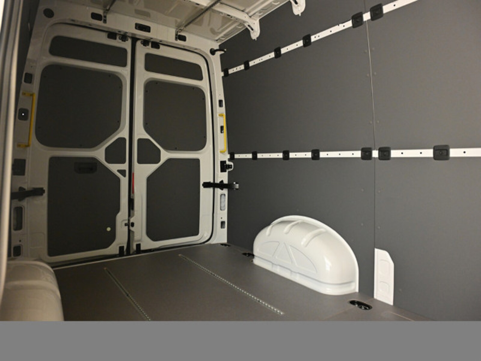 Volkswagen Crafter Kasten mittlerer Radstand – Bild 11