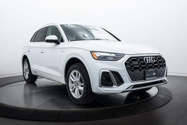 Used 2022 Audi Q5 Premium with VIN WA1GAAFY0N2032578 for sale in Highland Park, IL