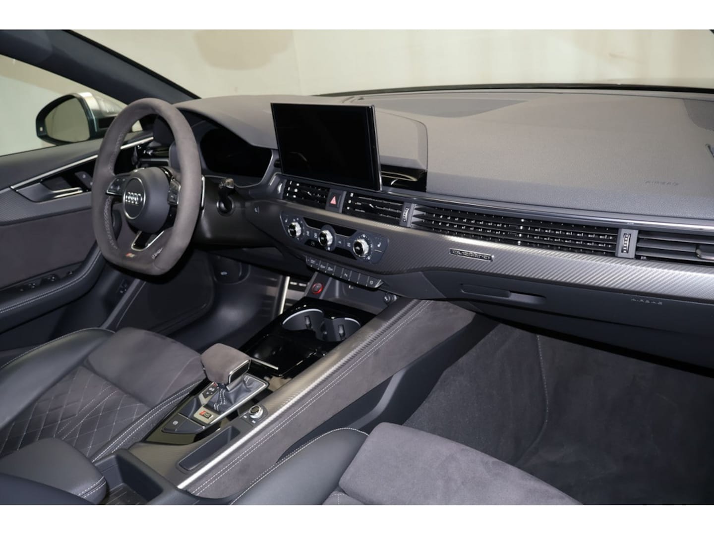 Bild über Audi RS 4 Avant TFSI quattro tiptronic - für weitere Informationen kontaktieren Sie den Audi Partner