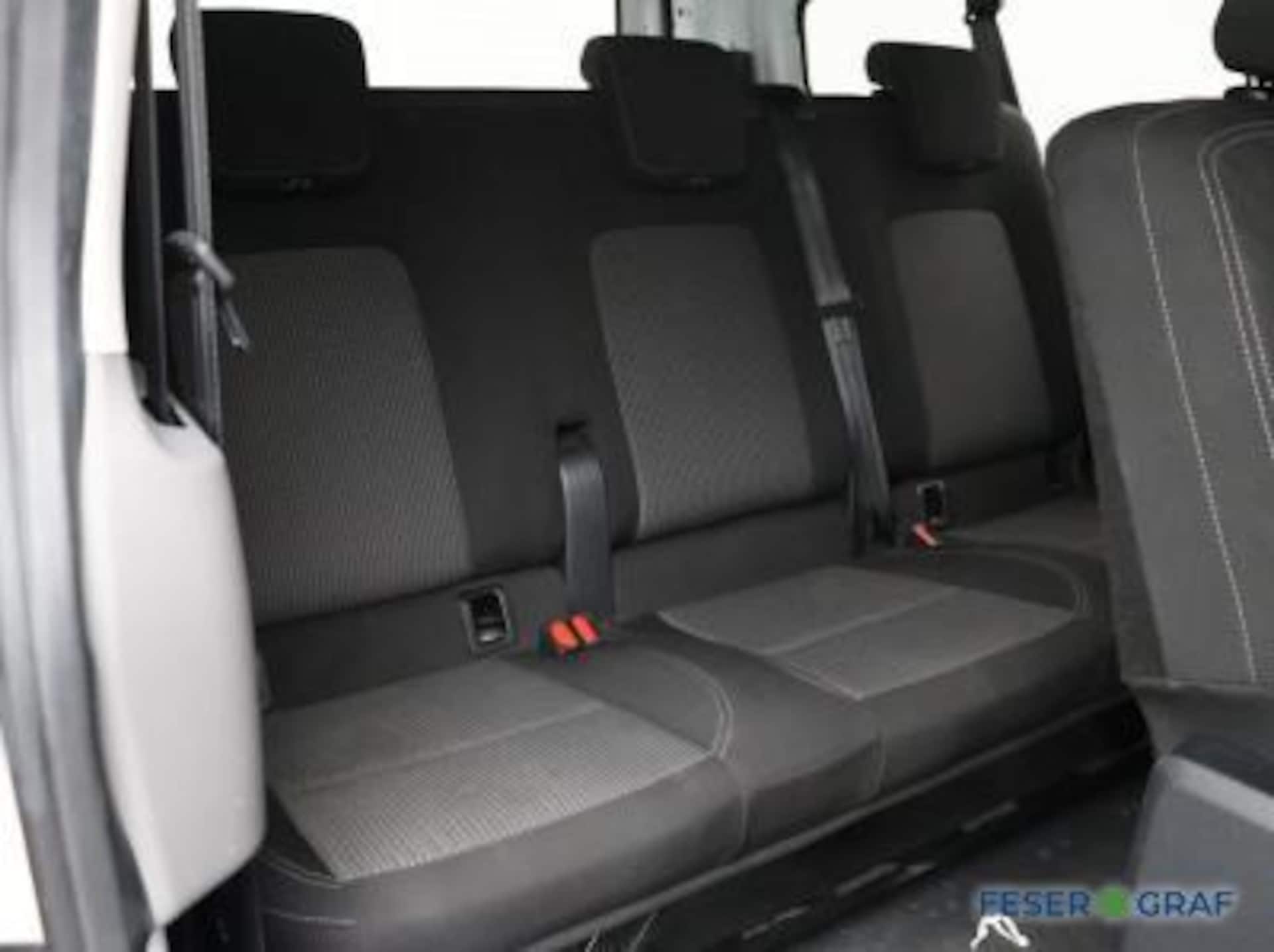 Volkswagen Transporter Kombi langer Radstand