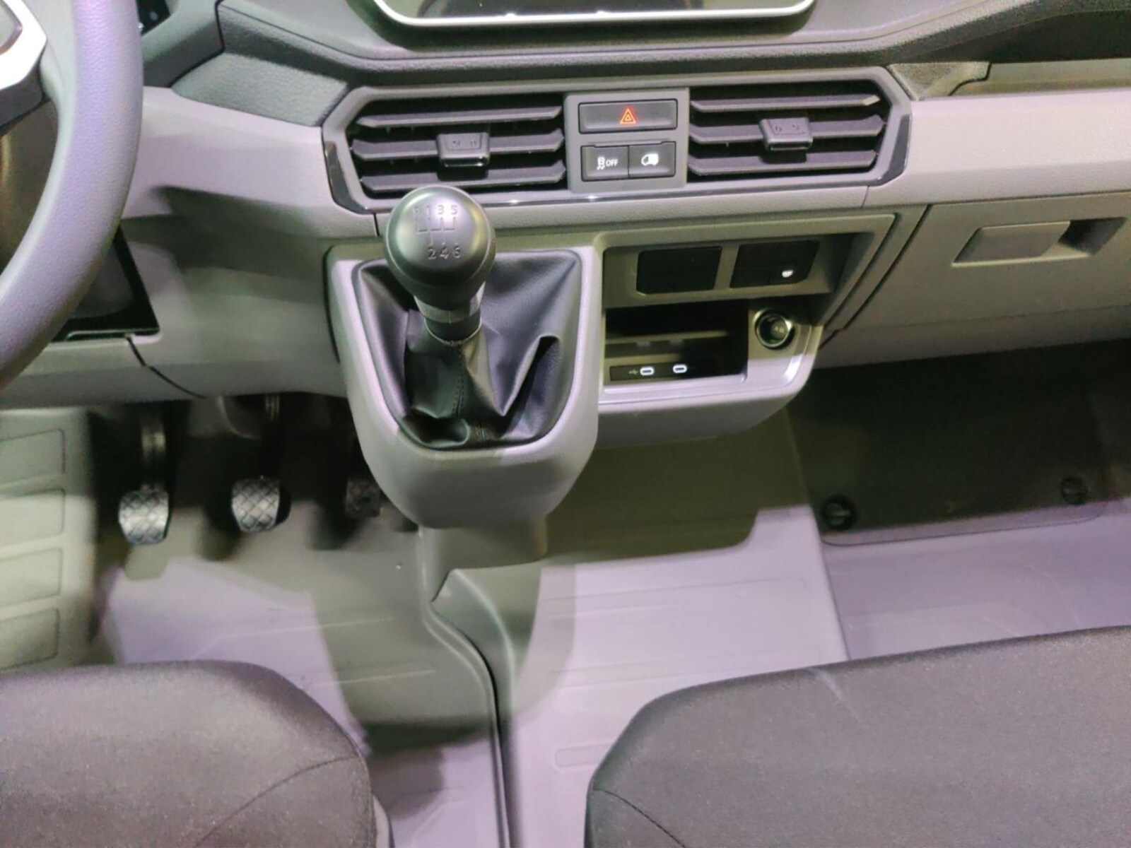 Volkswagen Crafter Kasten mittlerer Radstand – Bild 10