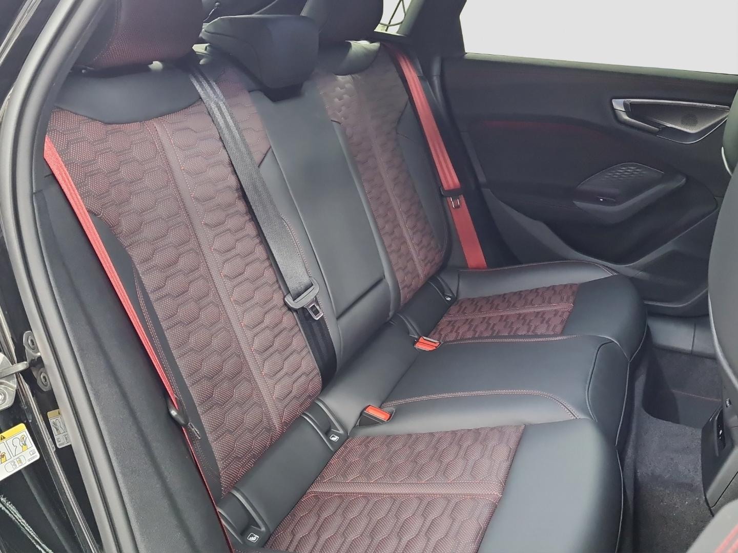 Bild über Audi RS 5 Limousine TFSI quattro 470 kW tiptronic - für weitere Informationen kontaktieren Sie den Audi Partner