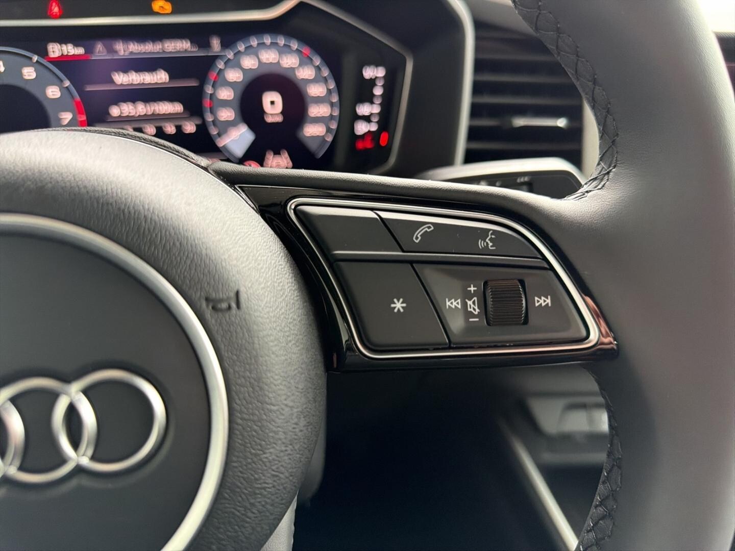 Bild über Audi A1 Sportback advanced 25 TFSI Schaltgetriebe - für weitere Informationen kontaktieren Sie den Audi Partner