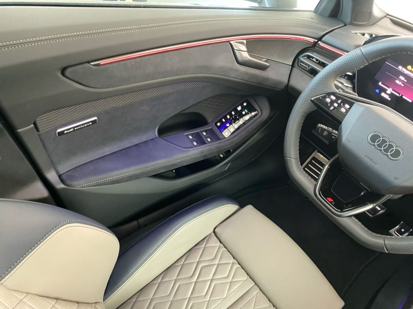 Bild über Audi A6 Avant TFSI quattro 270 kW S tronic - für weitere Informationen kontaktieren Sie den Audi Partner