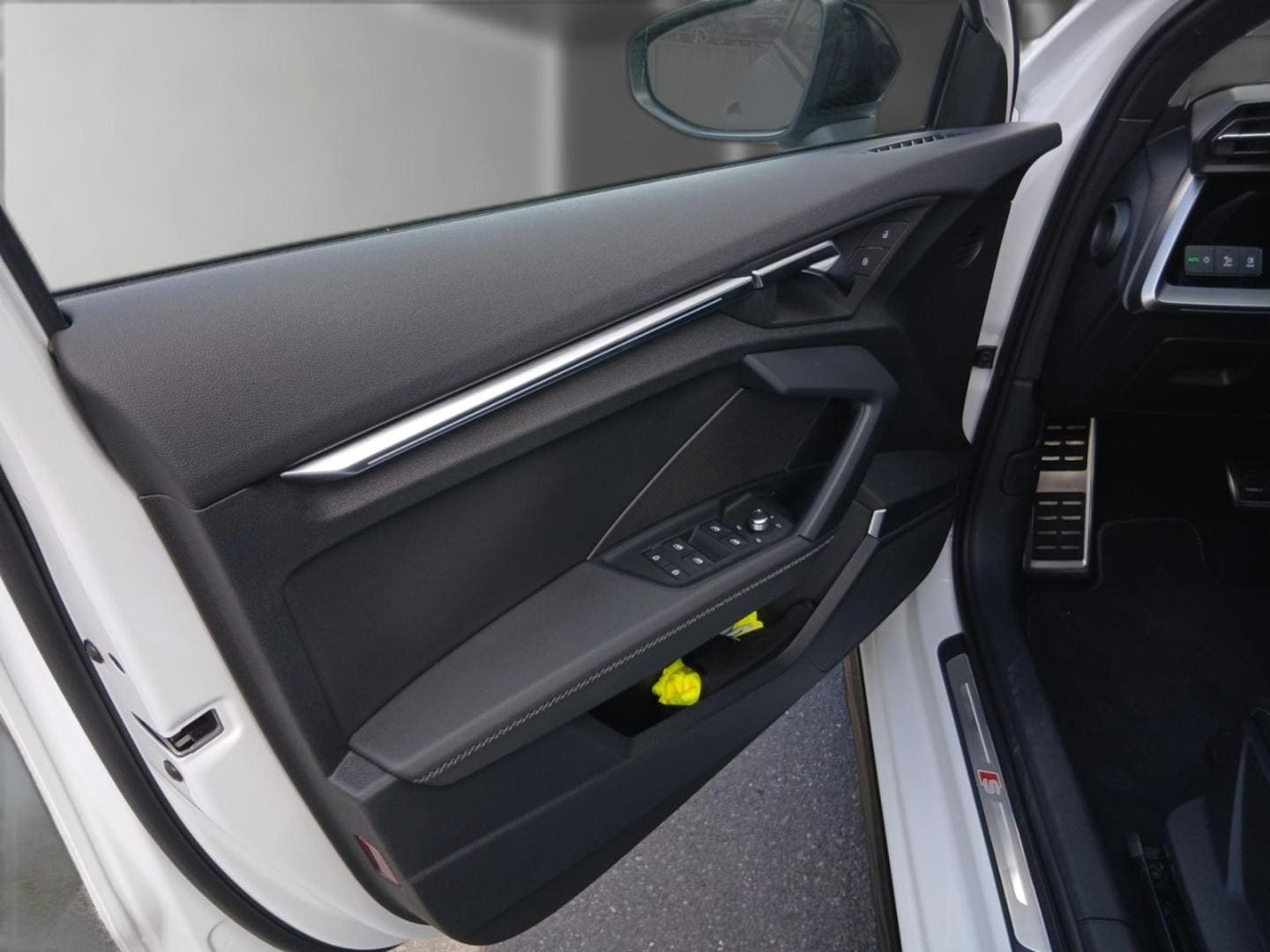 Bild über Audi S3 Sportback TFSI quattro S tronic - für weitere Informationen kontaktieren Sie den Audi Partner