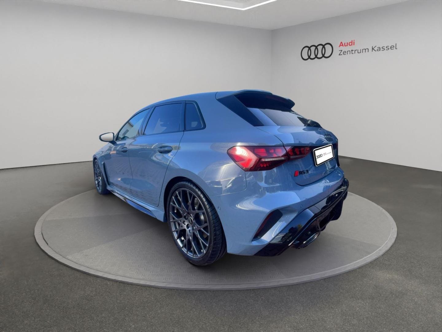 Bild über Audi RS 3 Sportback TFSI quattro 294 kW S tronic - für weitere Informationen kontaktieren Sie den Audi Partner