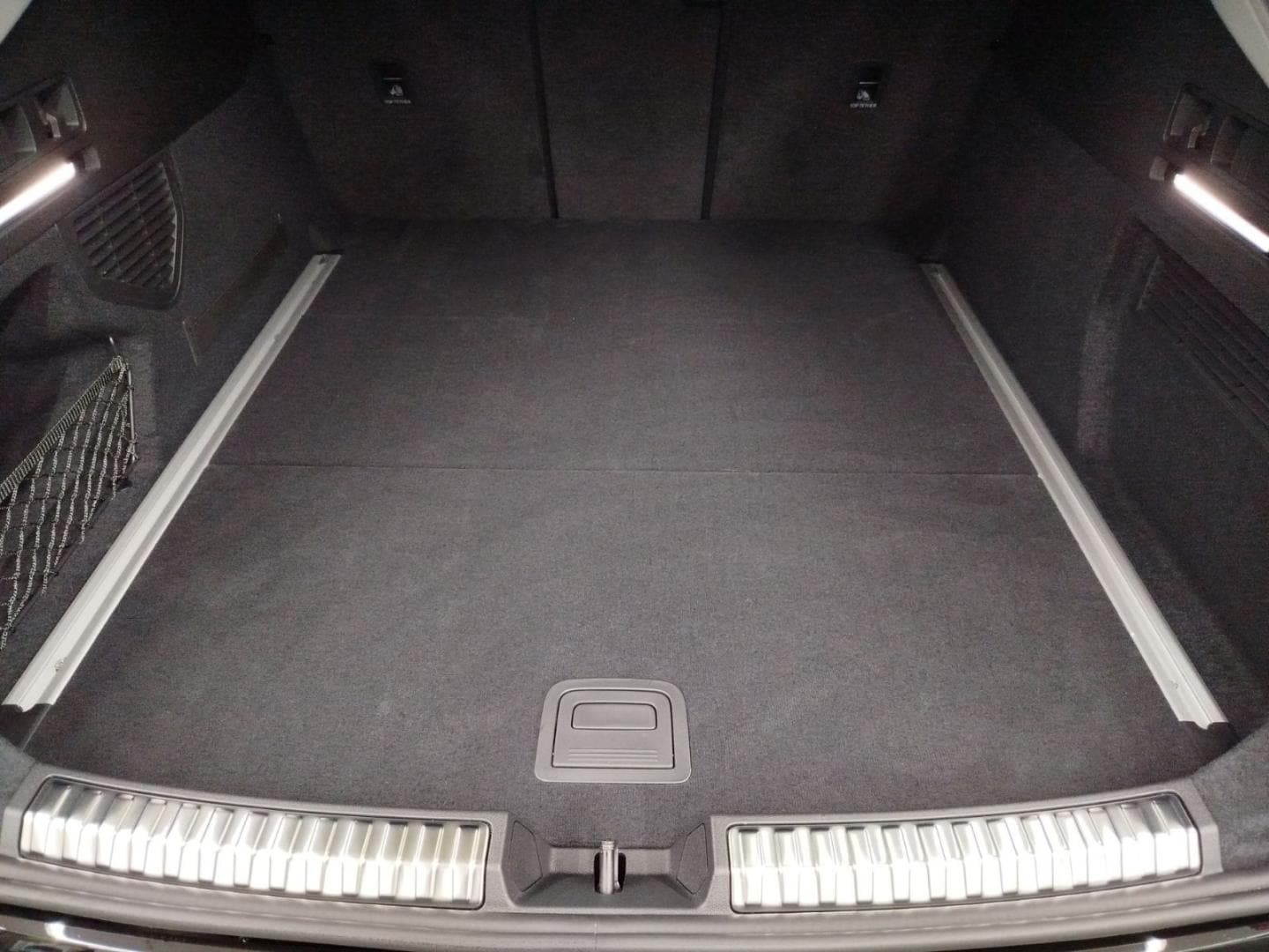 Bild über Audi A6 Avant TDI 150 kW S tronic - für weitere Informationen kontaktieren Sie den Audi Partner