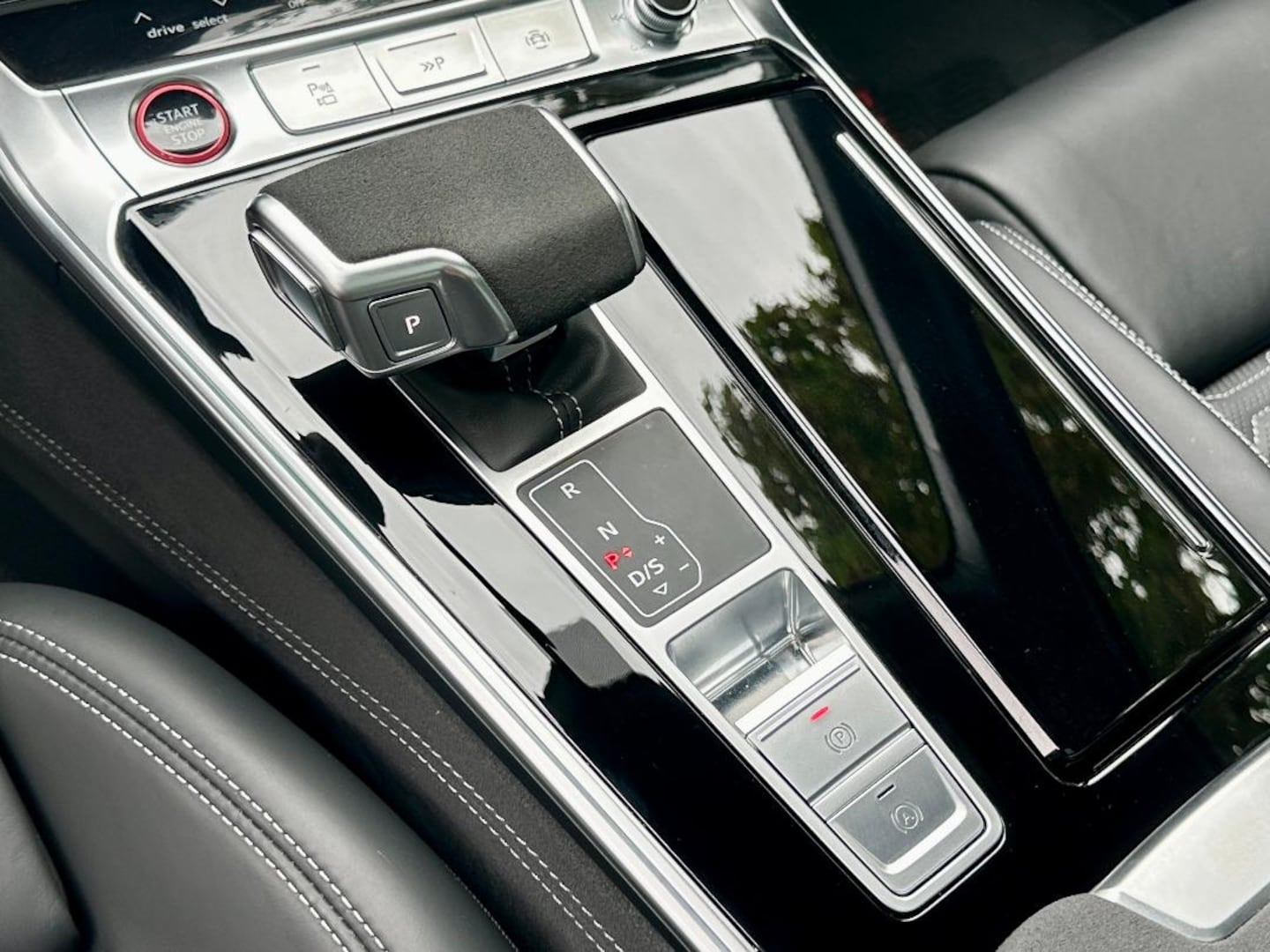 Bild über Audi RS 6 Avant performance quattro tiptronic - für weitere Informationen kontaktieren Sie den Audi Partner