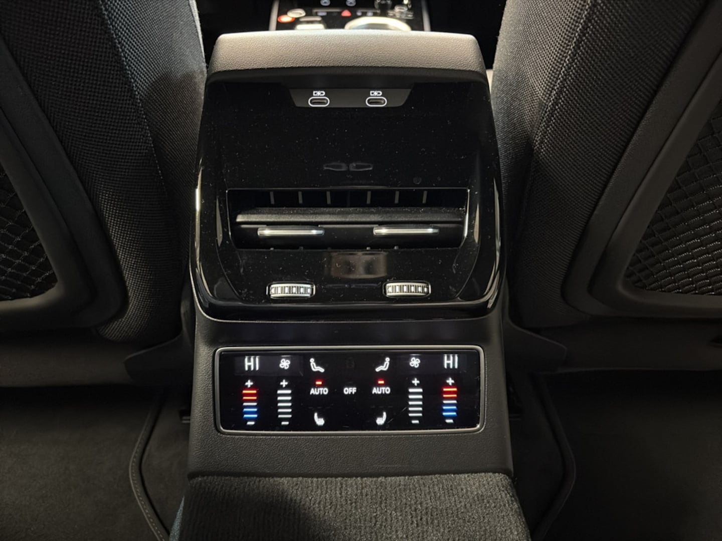 Bild über Audi A6 Avant TDI quattro 150 kW S tronic - für weitere Informationen kontaktieren Sie den Audi Partner