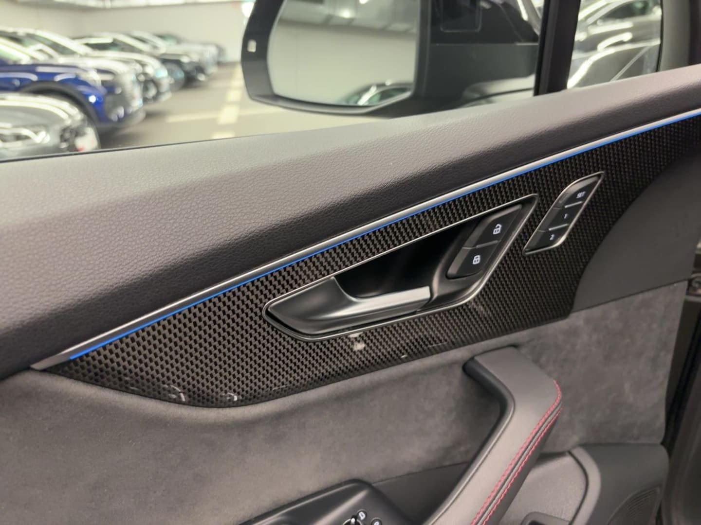 Bild über Audi SQ7 competition plus TFSI quattro tiptronic - für weitere Informationen kontaktieren Sie den Audi Partner