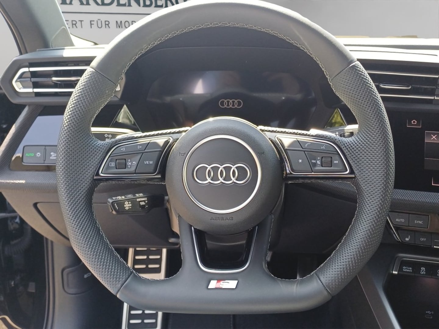 Bild über Audi A3 allstreet 35 TDI S tronic - für weitere Informationen kontaktieren Sie den Audi Partner