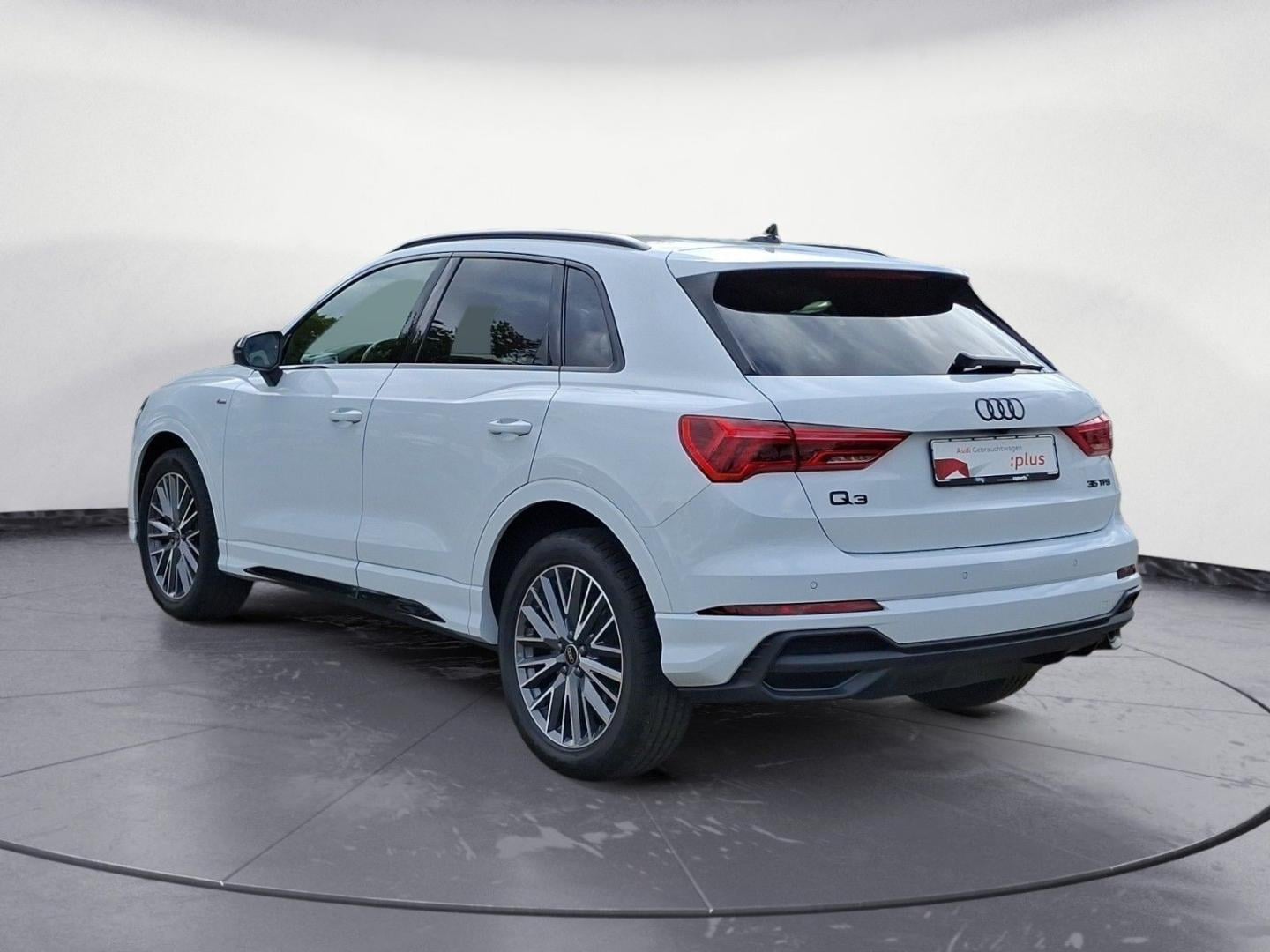 Bild über Audi Q3 S line 35 TFSI S tronic - für weitere Informationen kontaktieren Sie den Audi Partner