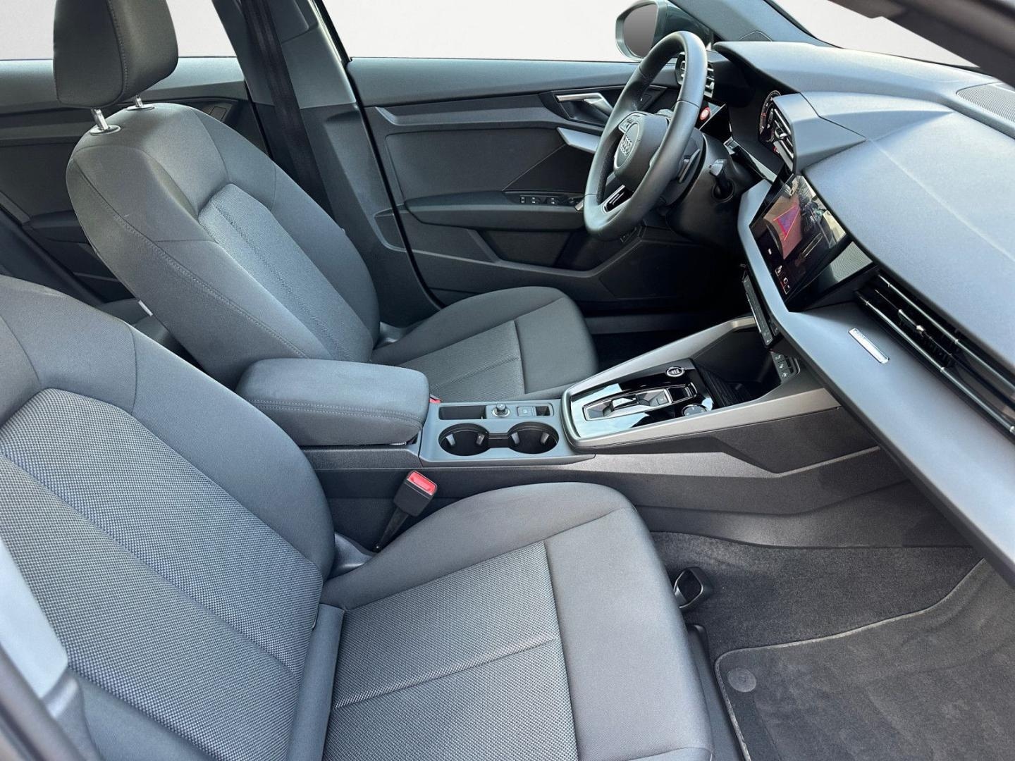Bild über Audi A3 Sportback 30 TFSI S tronic - für weitere Informationen kontaktieren Sie den Audi Partner