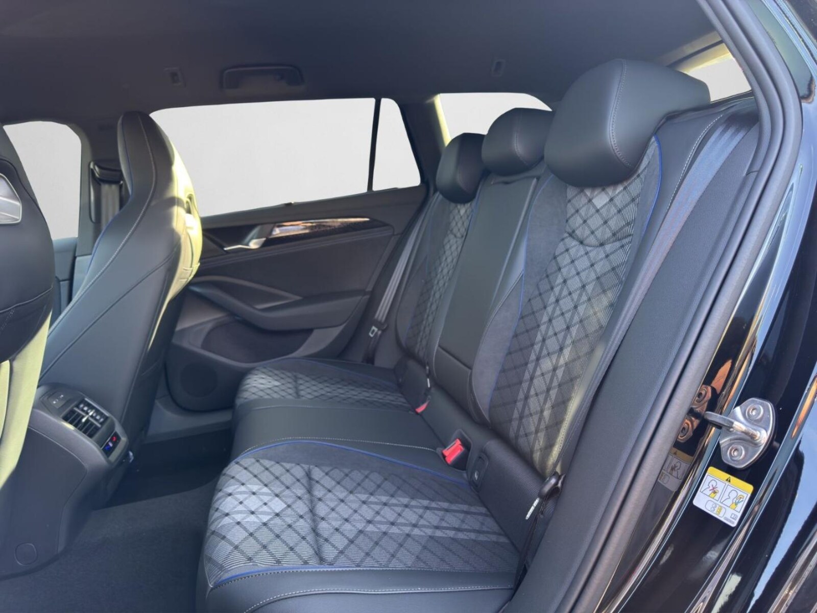 Volkswagen Passat – Bild 14