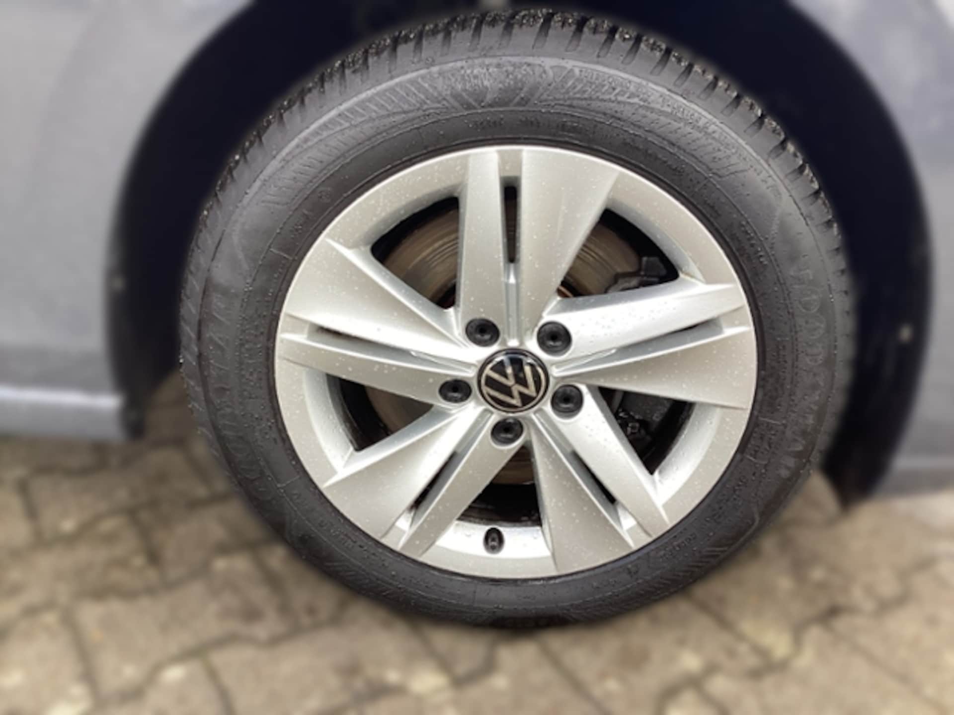 Volkswagen Golf Variant Life