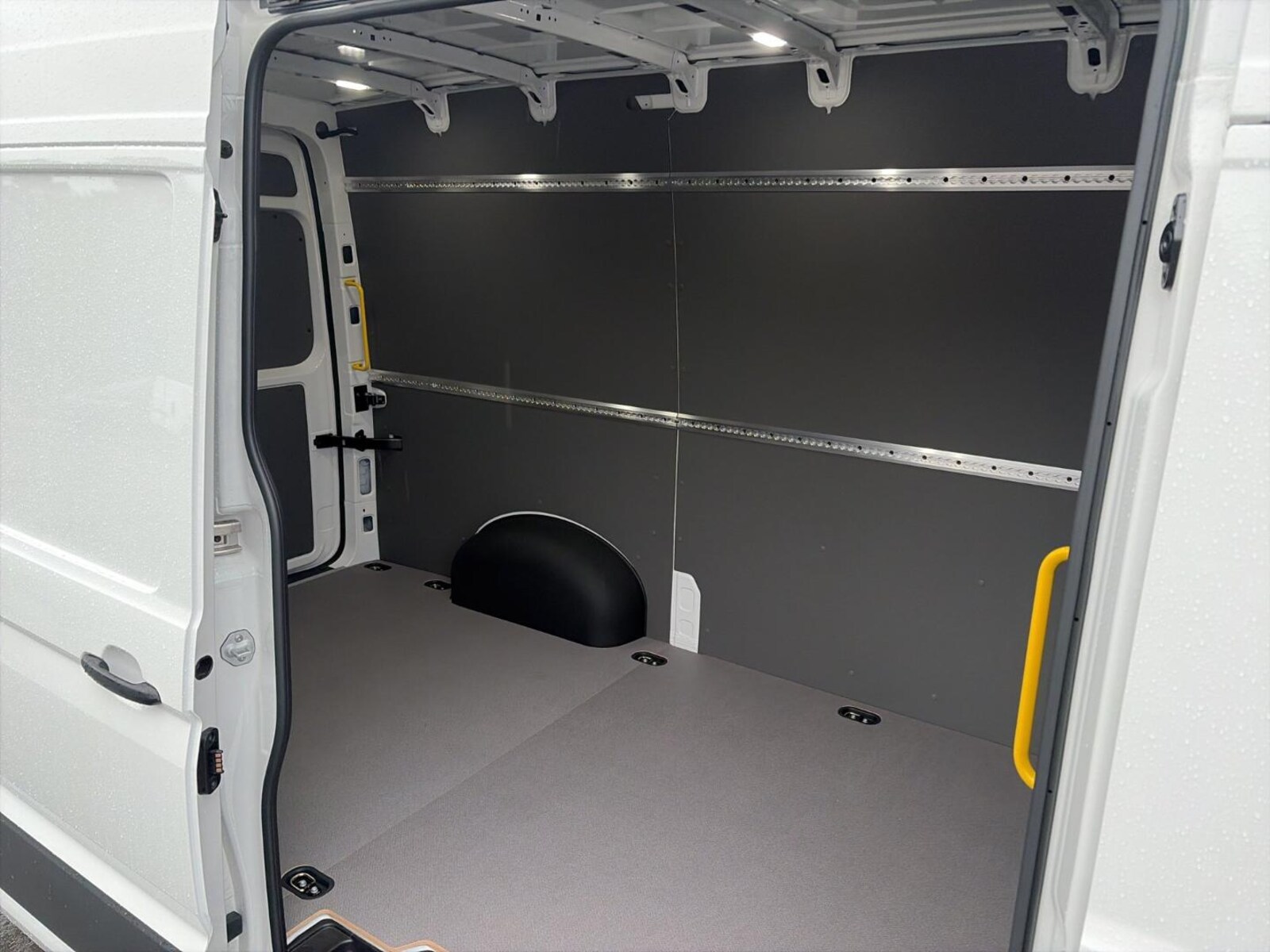 Volkswagen Crafter Kasten mittlerer Radstand – Bild 12