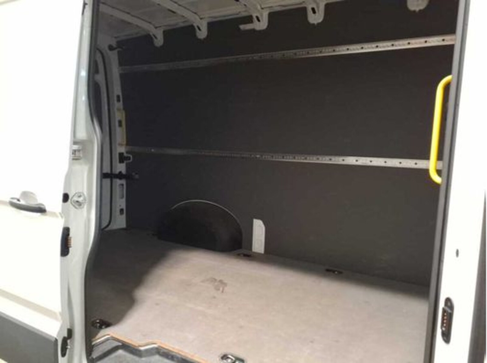 Volkswagen Crafter Kasten mittlerer Radstand – Bild 8