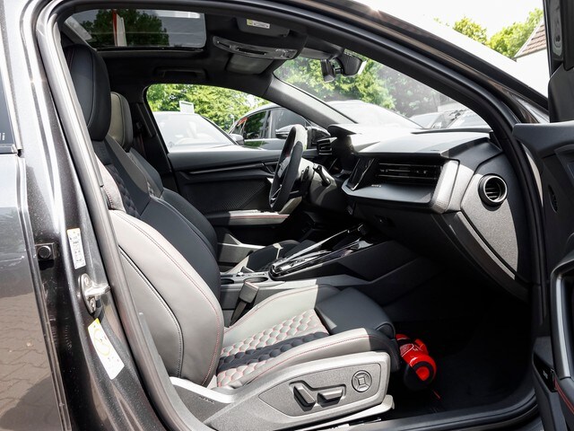 Image about Audi RS 3 Limousine TFSI quattro S tronic