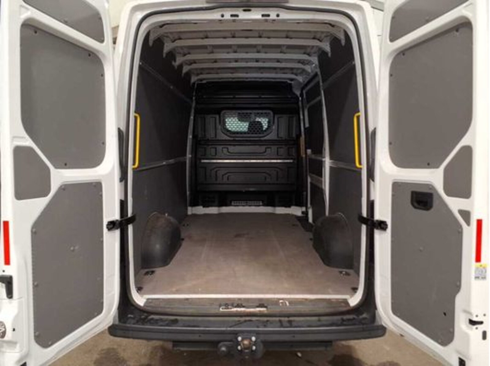 Volkswagen Crafter Kasten mittlerer Radstand – Bild 9