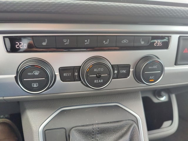 Volkswagen T6.1 Caravelle larger