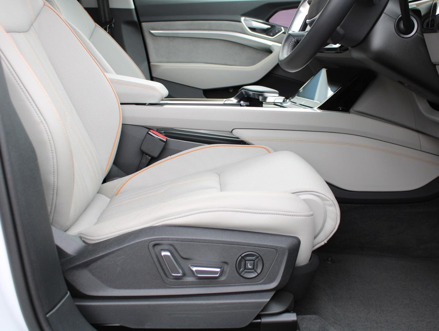 Audi e-tron 50 quattro Advanced 230,00 kW for more details contact your dealer