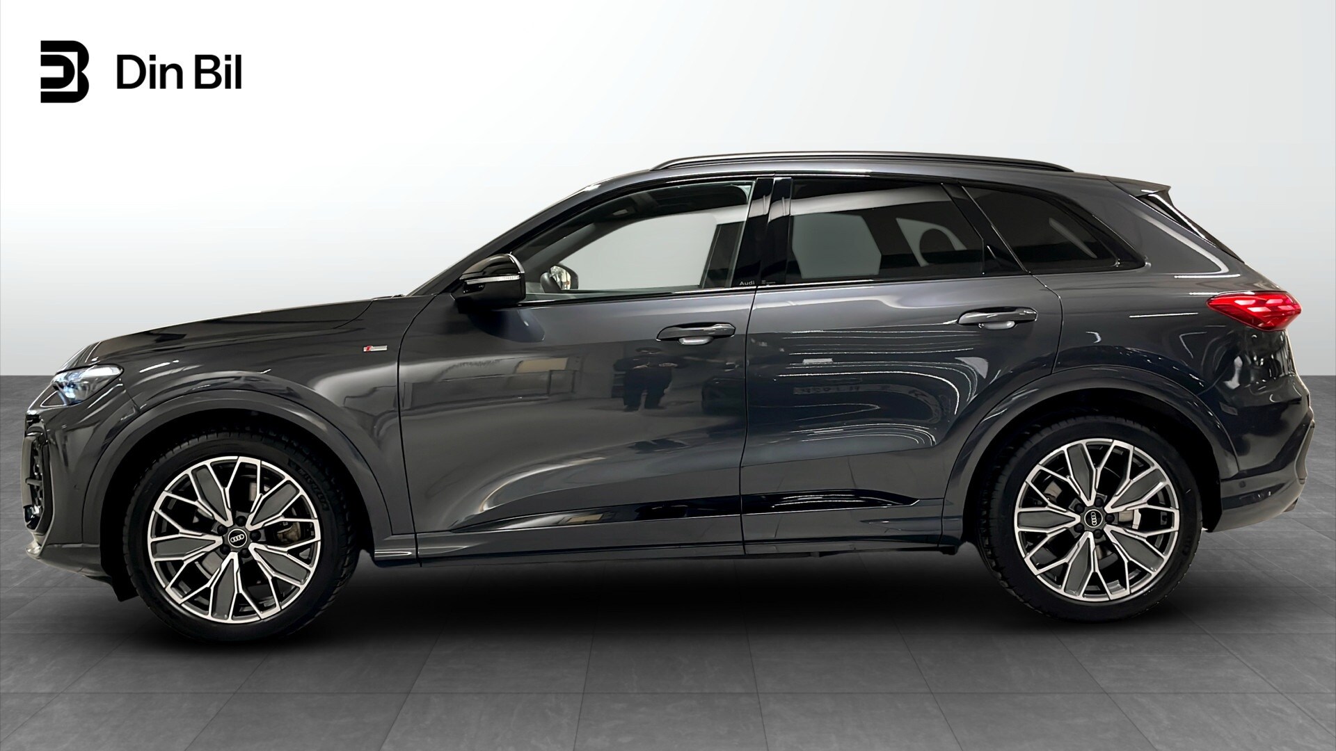 Bild som visar&nbsp;Audi Q5 SUV&nbsp;Q5 SUV TDI quattro S line 150 kWS tronic - för mer information kontakta din Audi Partner