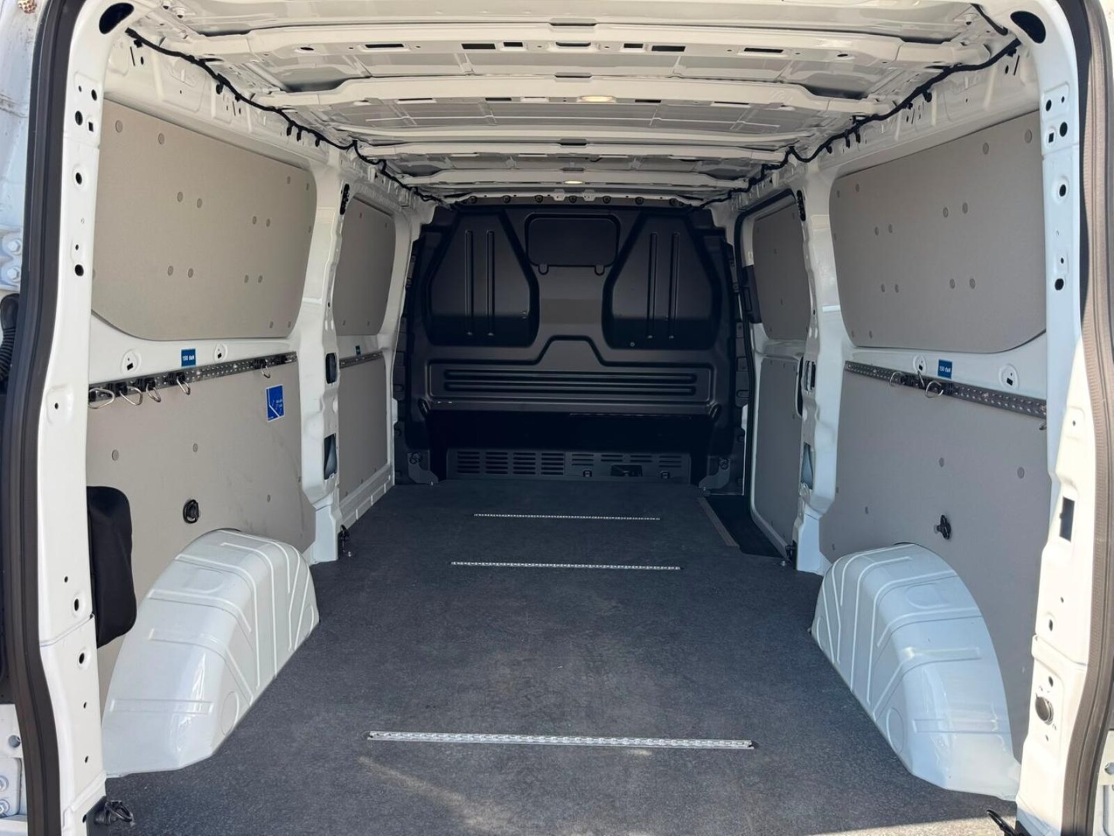Volkswagen Transporter Kasten langer Radstand – Bild 23