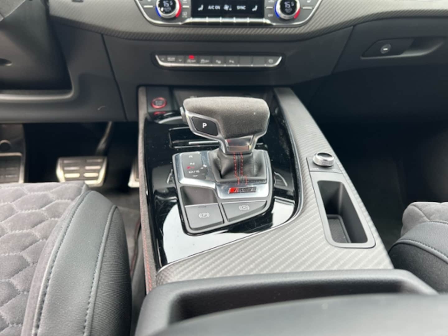 Bild über Audi RS 4 Avant TFSI quattro tiptronic - für weitere Informationen kontaktieren Sie den Audi Partner
