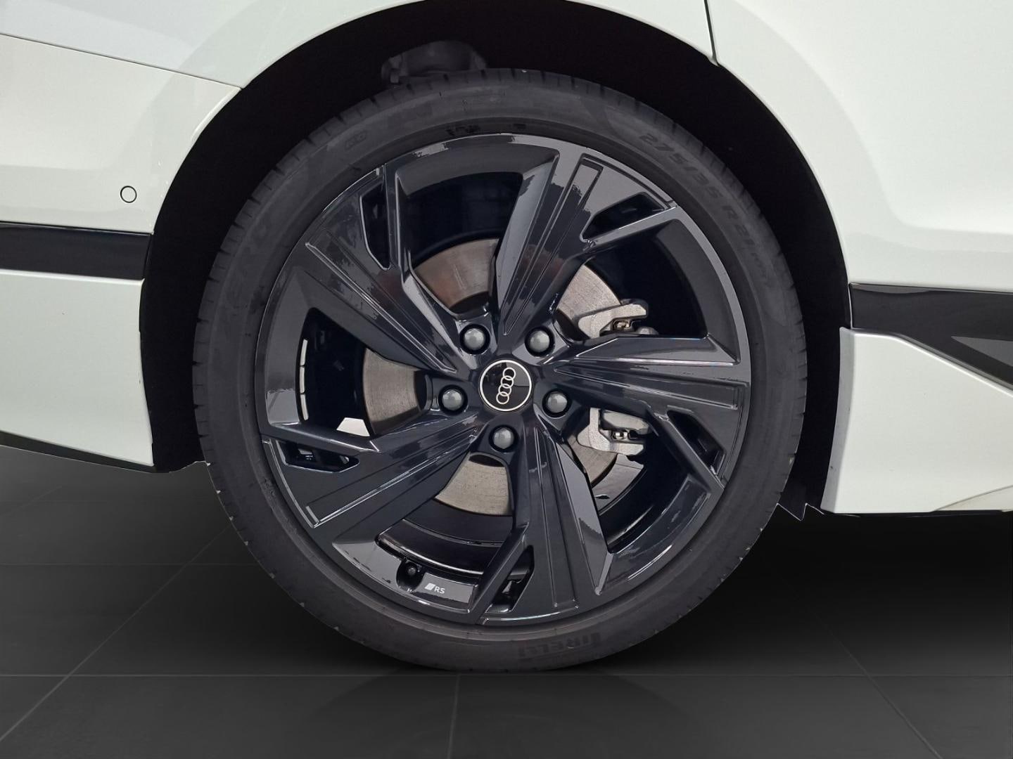 Bild über Audi A6 Avant e-tron e-tron performance - für weitere Informationen kontaktieren Sie den Audi Partner