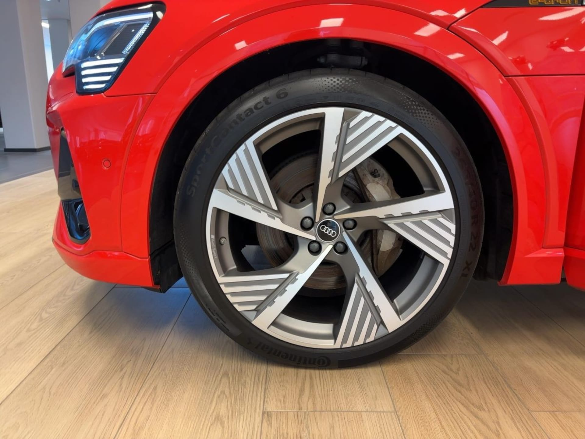 Audi e-tron S line