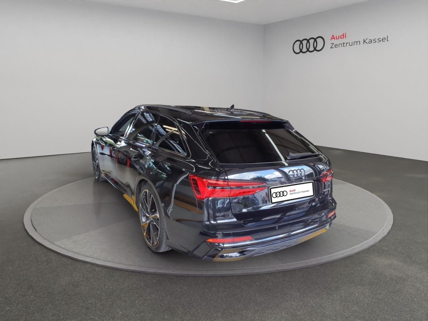 Bild über Audi A6 Avant TFSI e S line 55 TFSI e quattro S tronic - für weitere Informationen kontaktieren Sie den Audi Partner