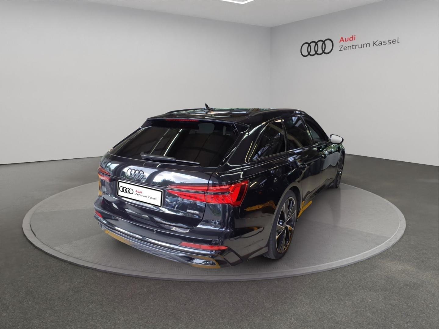 Bild über Audi A6 Avant TFSI e S line 55 TFSI e quattro S tronic - für weitere Informationen kontaktieren Sie den Audi Partner