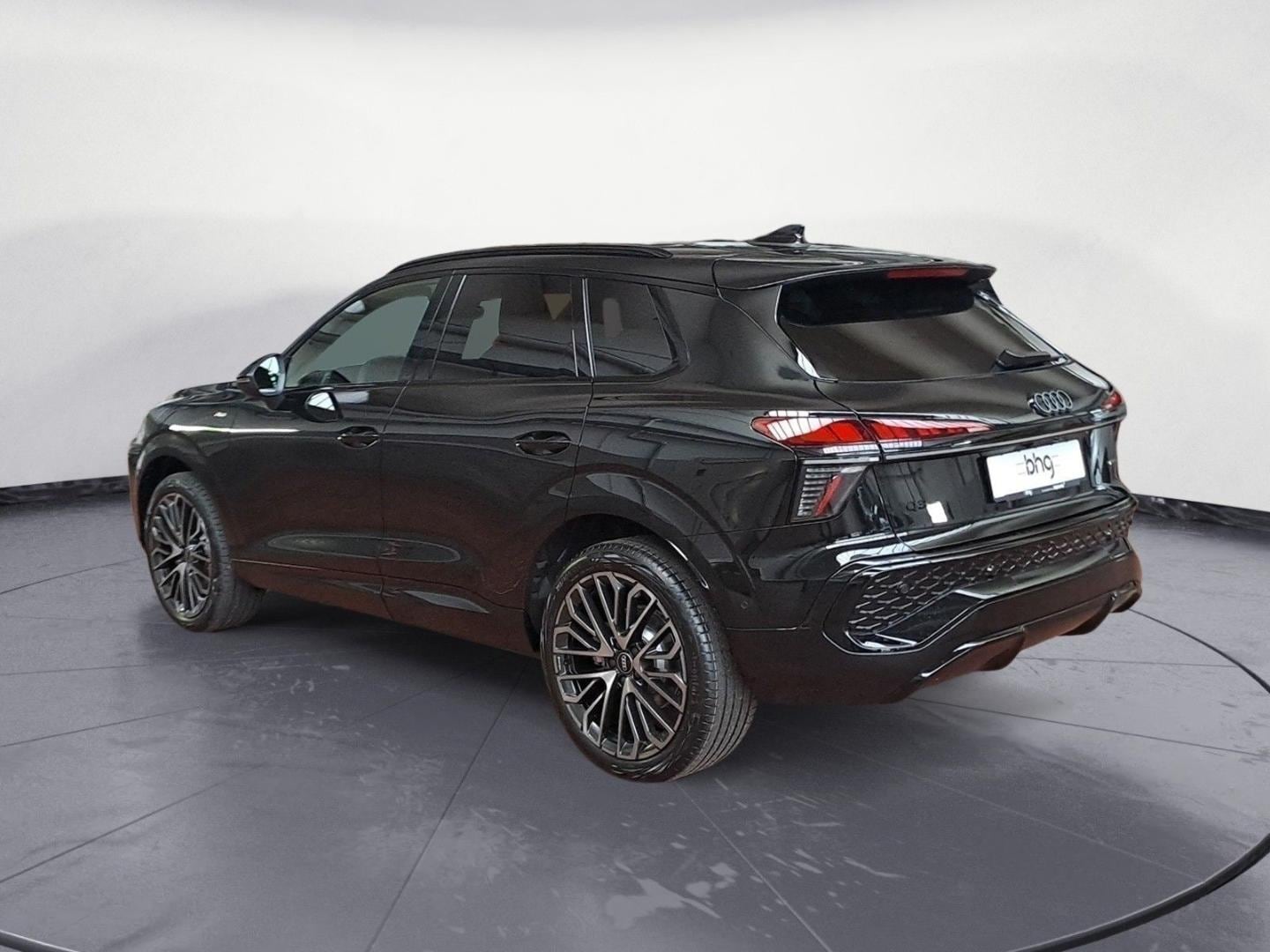 Bild über Audi Q3 SUV TFSI quattro 195 kW S tronic - für weitere Informationen kontaktieren Sie den Audi Partner