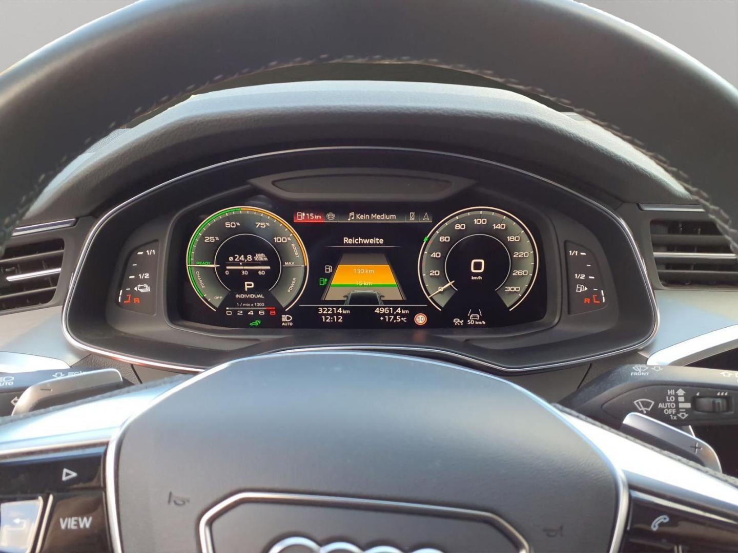 Bild über Audi A6 Avant TFSI e S line 55 TFSI e quattro S tronic - für weitere Informationen kontaktieren Sie den Audi Partner