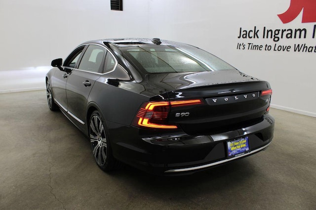 2023 Volvo S90