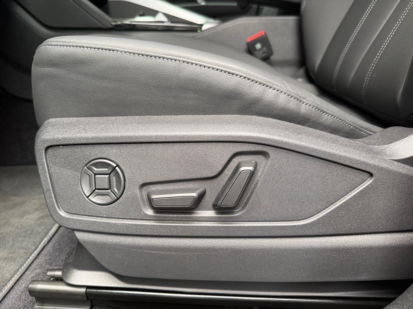 Bild über Audi Q5 SUV TFSI 150 kW S tronic - für weitere Informationen kontaktieren Sie den Audi Partner