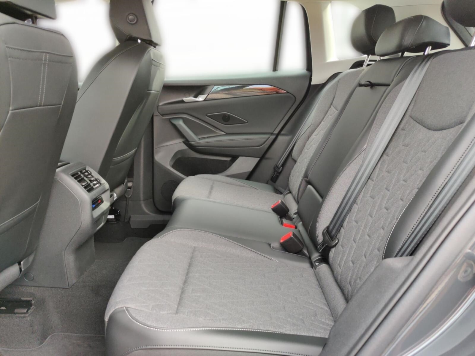 Volkswagen Tiguan – Bild 11